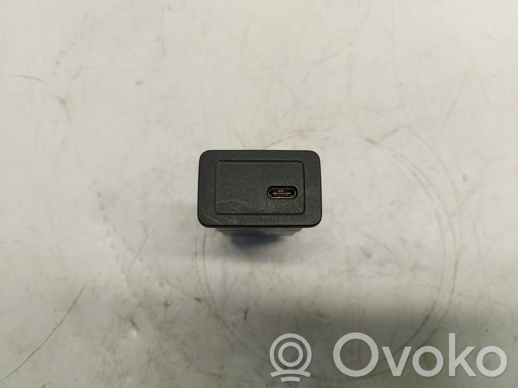 Mercedes-Benz Sprinter W907 W910 Toma de carga para coche eléctrico 