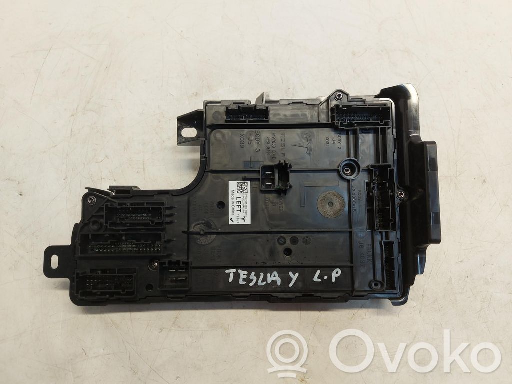 Tesla Model Y Modul confort 
