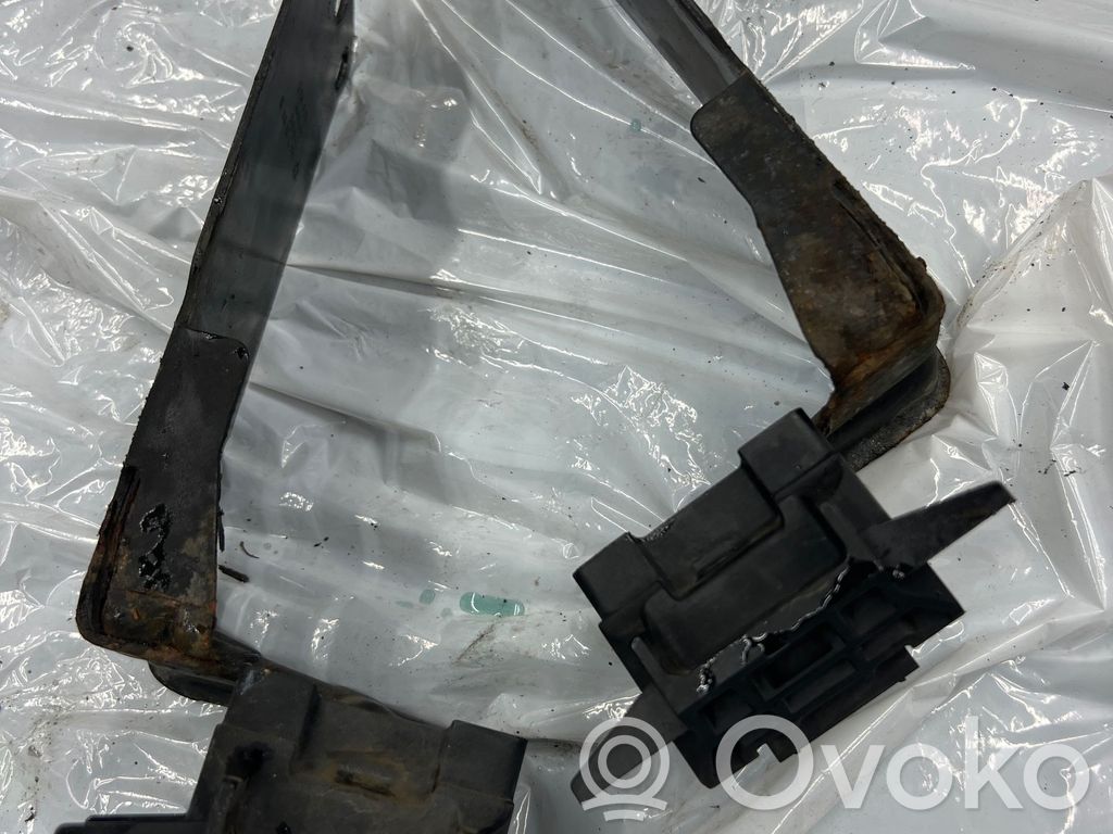 Radiator mount bracket   23781010,7117811,H260BD4Z