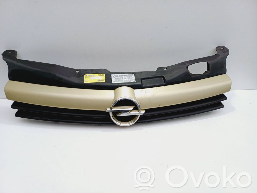Opel Astra H Etusäleikkö 