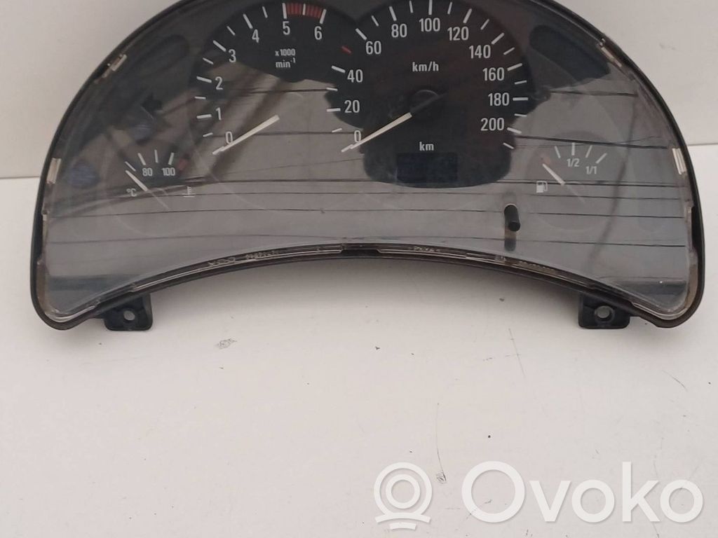 Opel Corsa C Geschwindigkeitsmesser Cockpit 