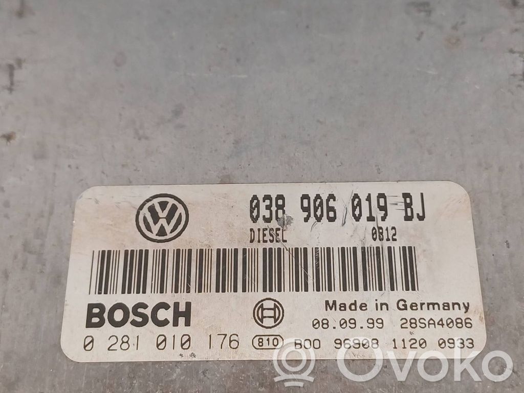 Volkswagen PASSAT B5.5 Engine control unit/module 