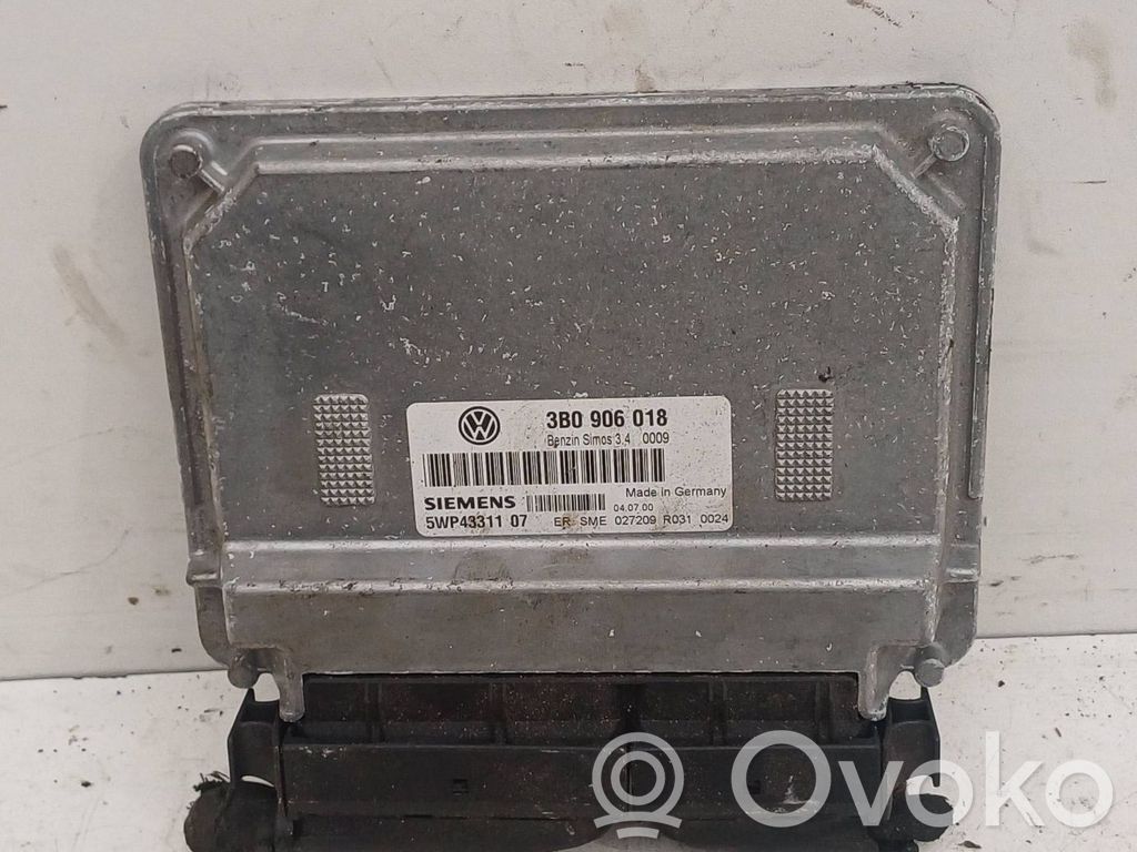 Volkswagen PASSAT B5.5 Engine control unit/module 