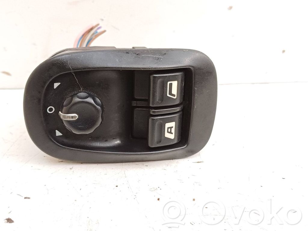 Peugeot 206 Electric window control switch 
