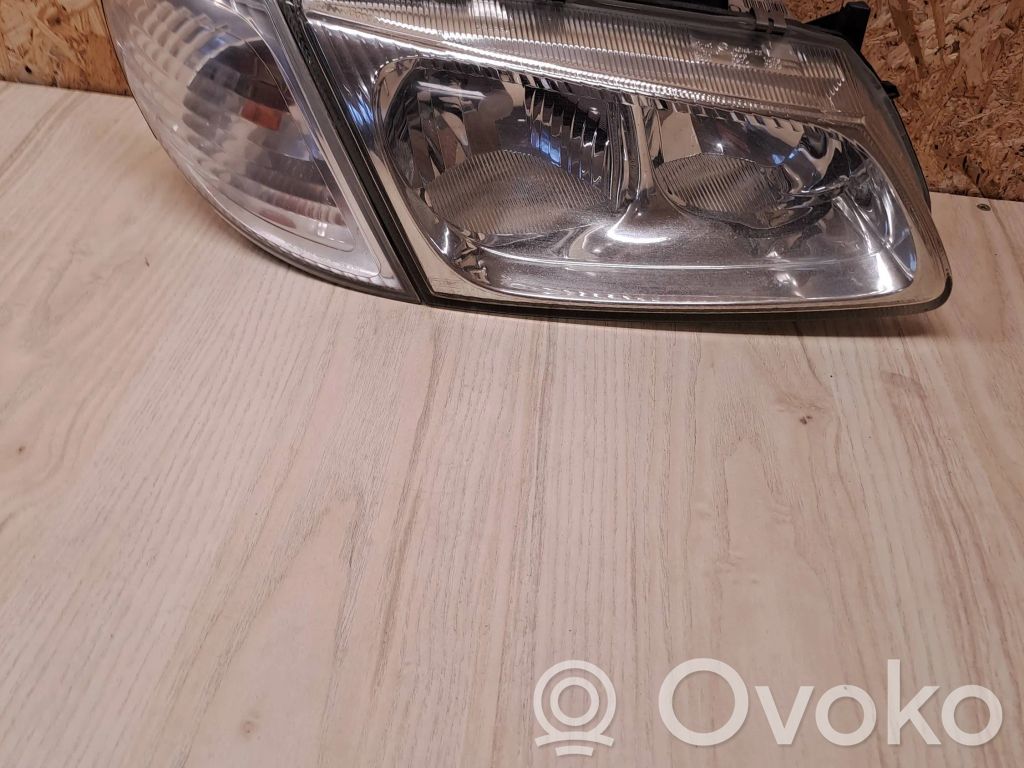 Nissan Almera N16 Faro/fanale 