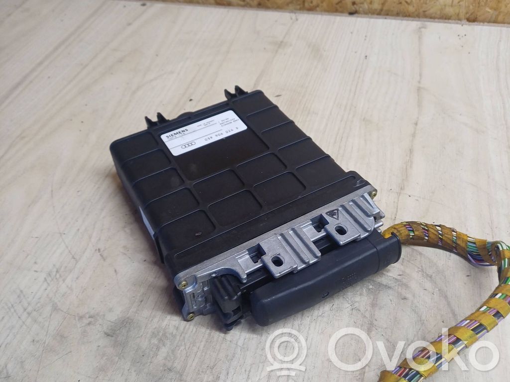 Audi 100 S4 C4 Engine control unit/module 