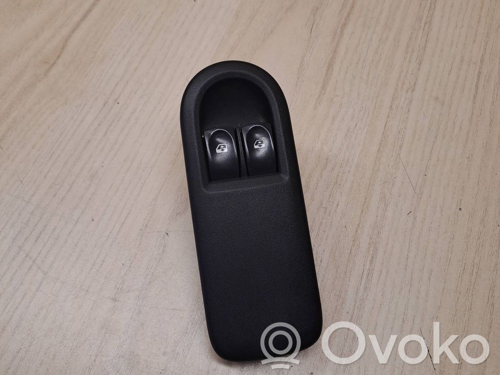 Renault Clio III Electric window control switch 
