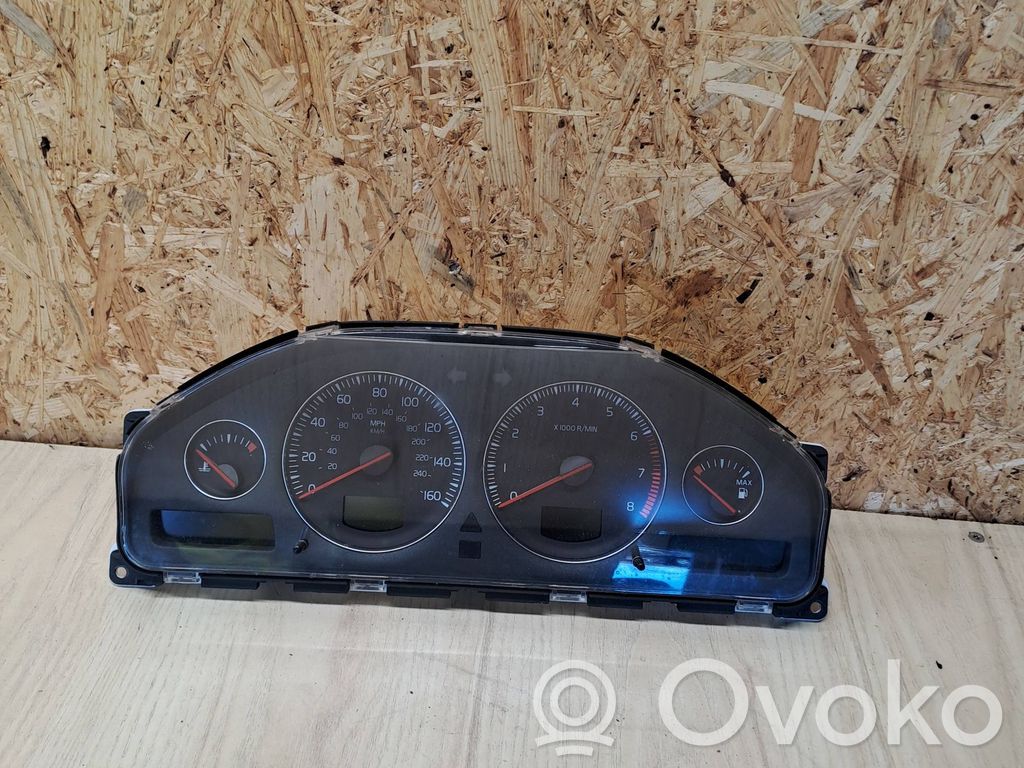 Volvo XC70 Speedometer (instrument cluster) 