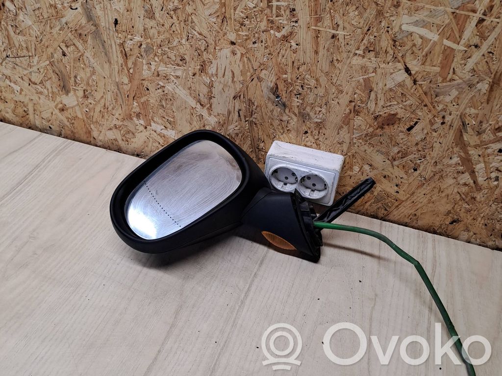 Renault Modus Front door electric wing mirror 