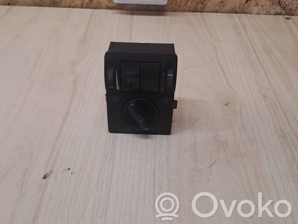 Light switch   9116613,0524119,0941