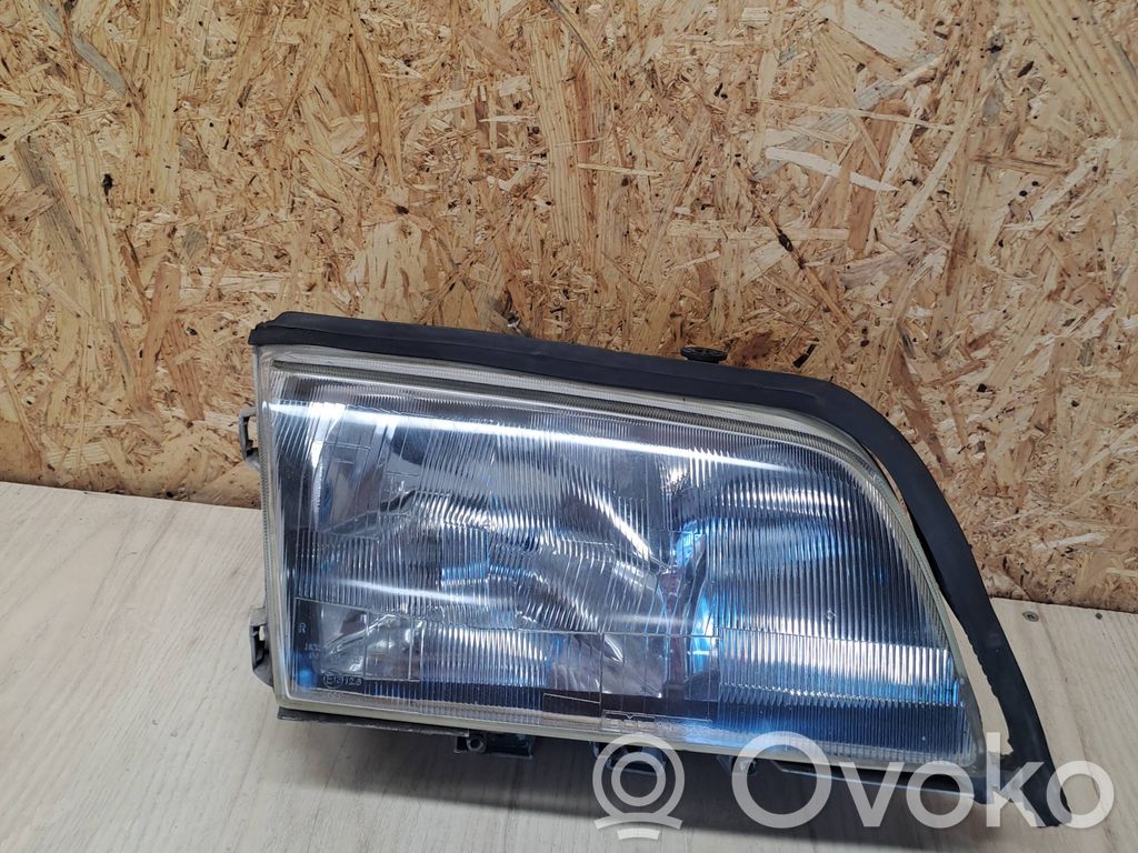 Mercedes-Benz C W202 Lampa przednia 