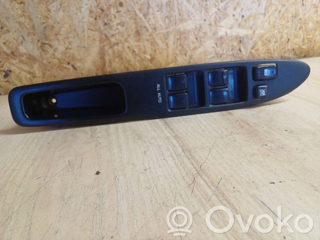 Toyota Avensis Verso Electric window control switch 