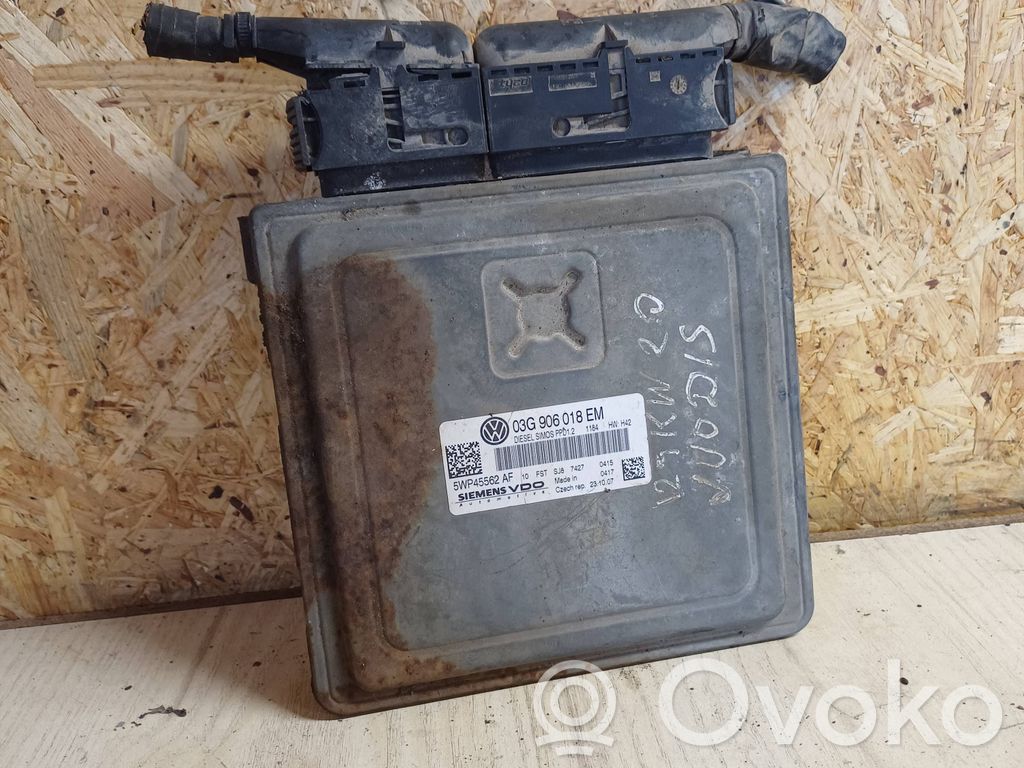 Volkswagen PASSAT B6 Engine control unit/module 