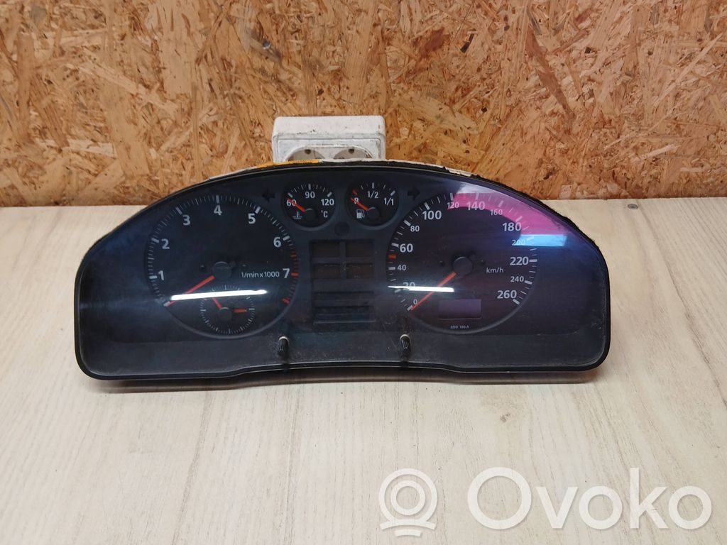 Audi A4 S4 B5 8D Speedometer (instrument cluster) 