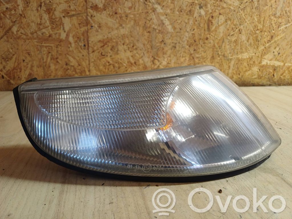 Front indicator light   E26704,011B