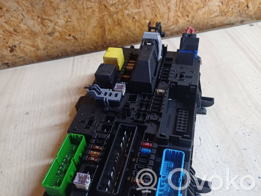 Opel Astra H Fuse module 