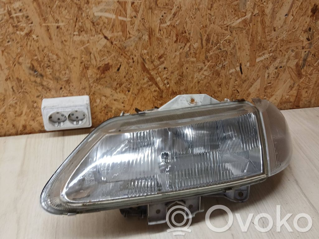 Renault Laguna I Lampa przednia 