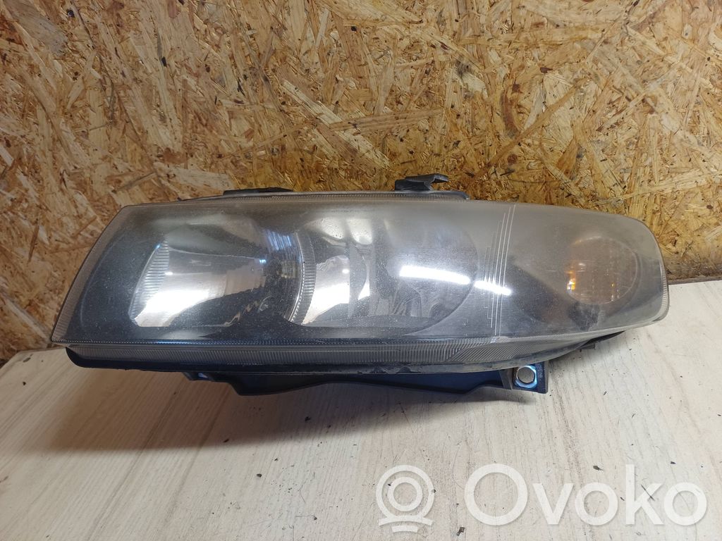 Seat Leon (1M) Lampa przednia 