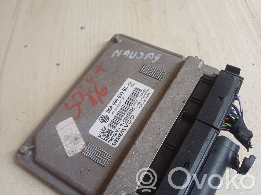 Volkswagen Golf V Engine control unit/module 