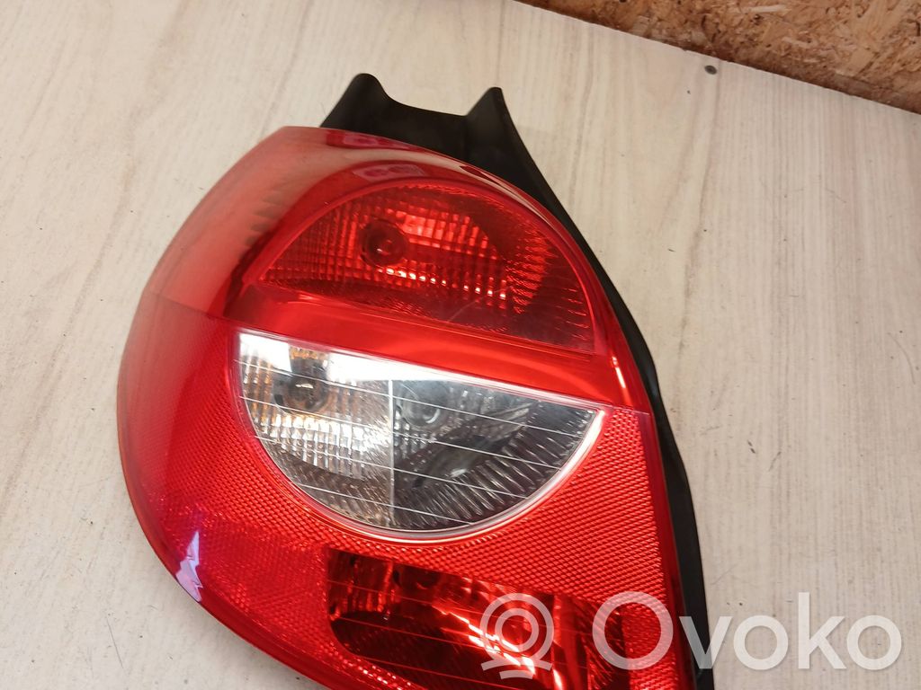 Renault Clio III Aizmugurējais lukturis virsbūvē 