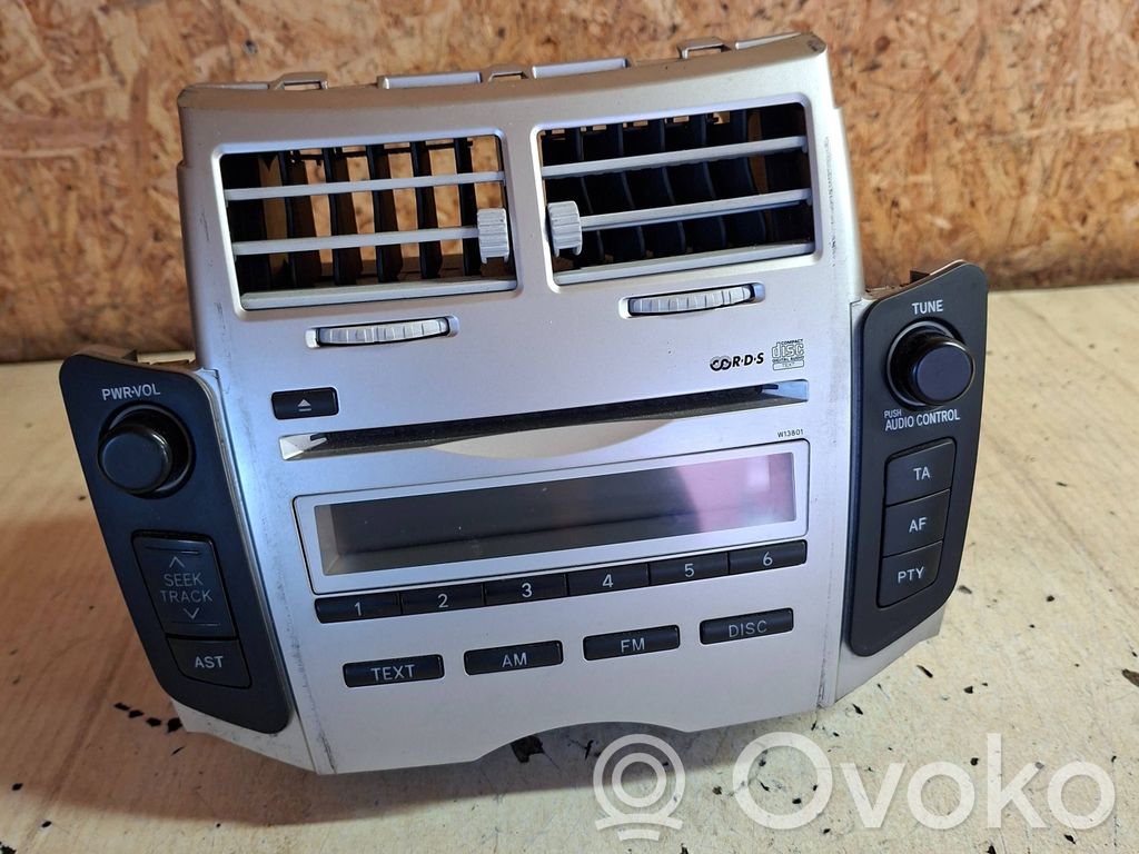 Toyota Yaris Panel / Radioodtwarzacz CD/DVD/GPS 