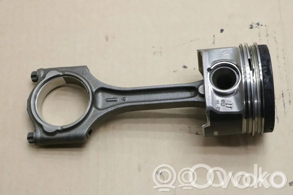 Volvo V40 Piston with connecting rod 
