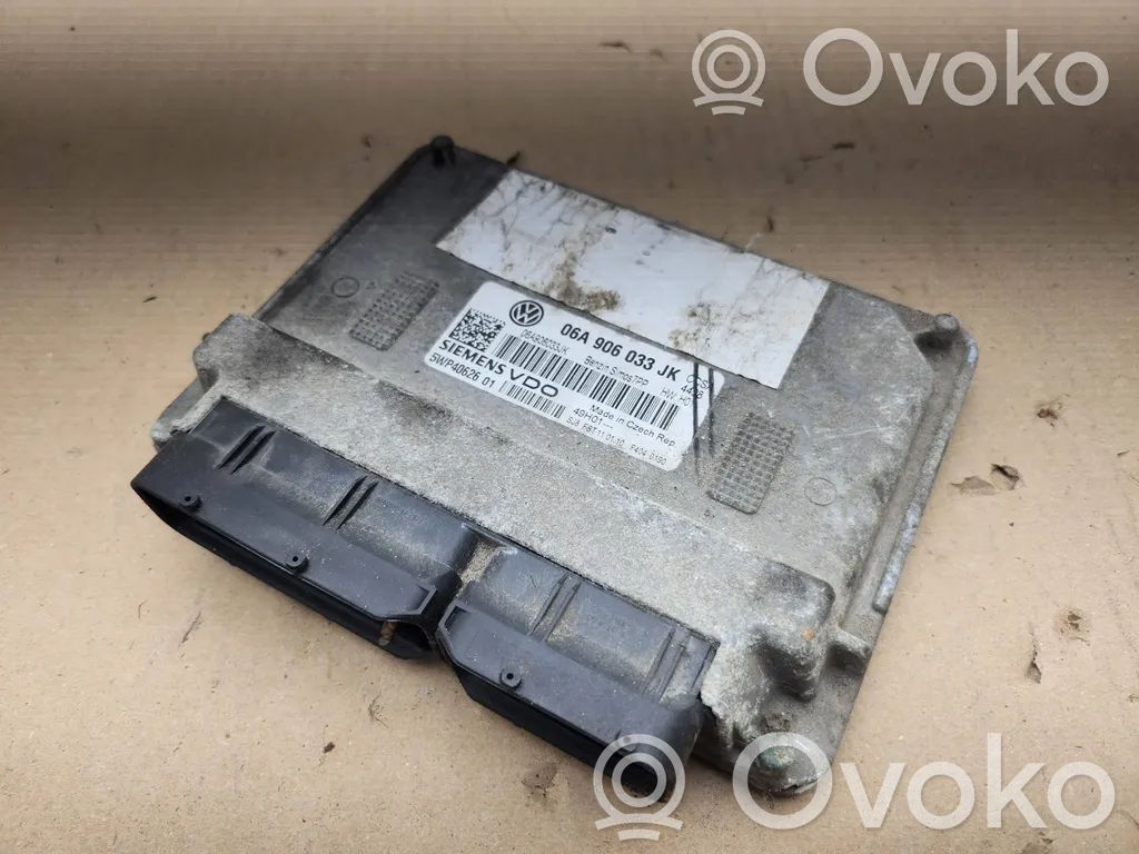 Volkswagen Golf VI Engine control unit/module 