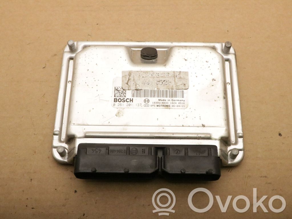 Volkswagen Touran I Engine control unit/module 