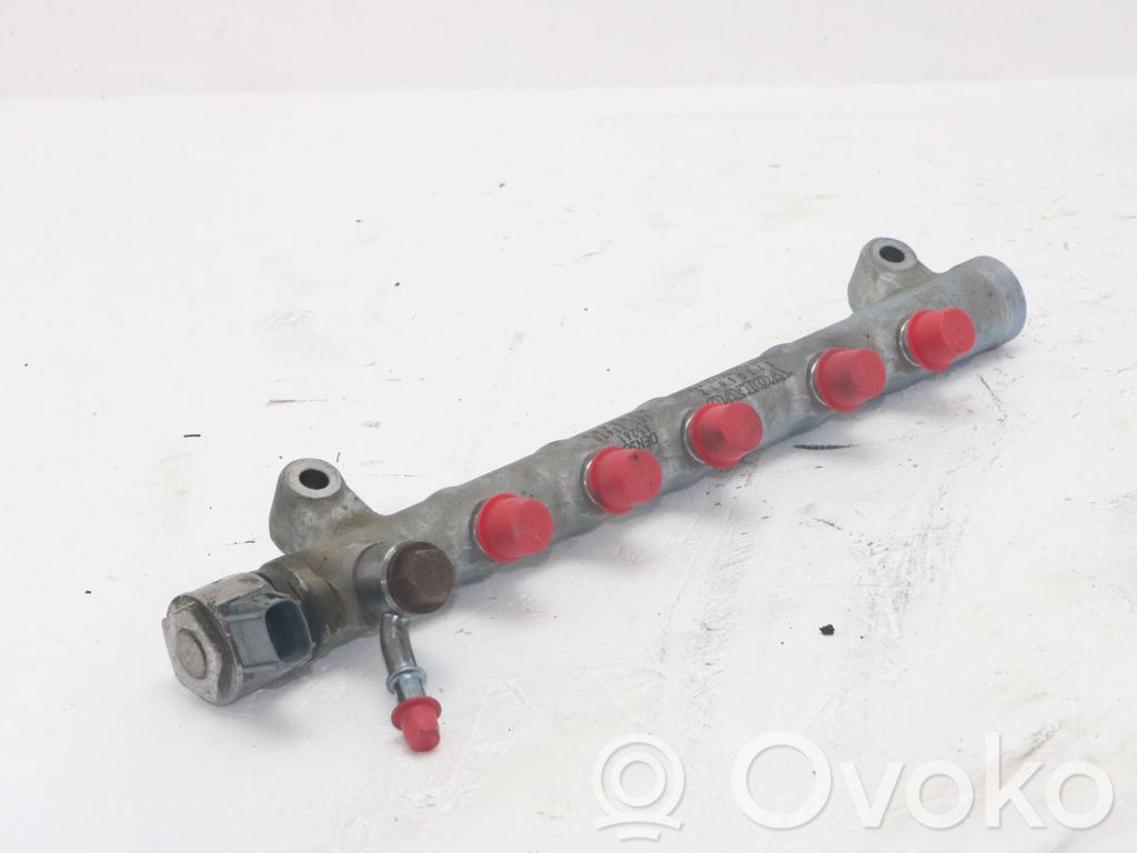 Volvo V70 Listwa wtryskowa 
