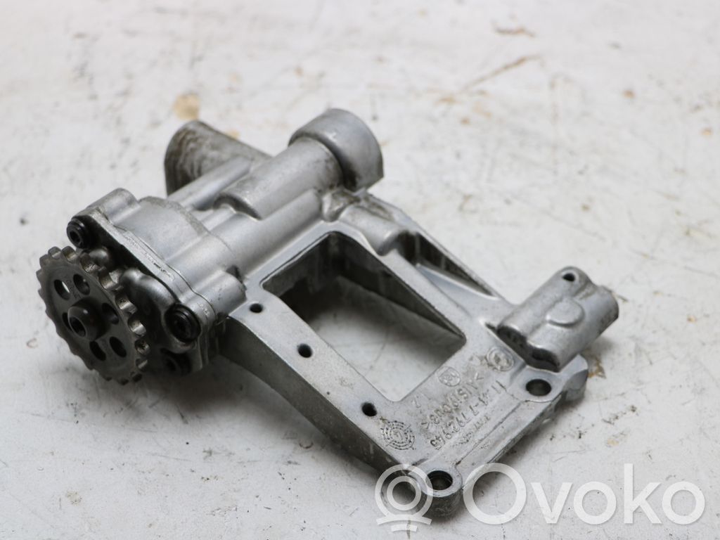 BMW 5 E60 E61 Oil pump 