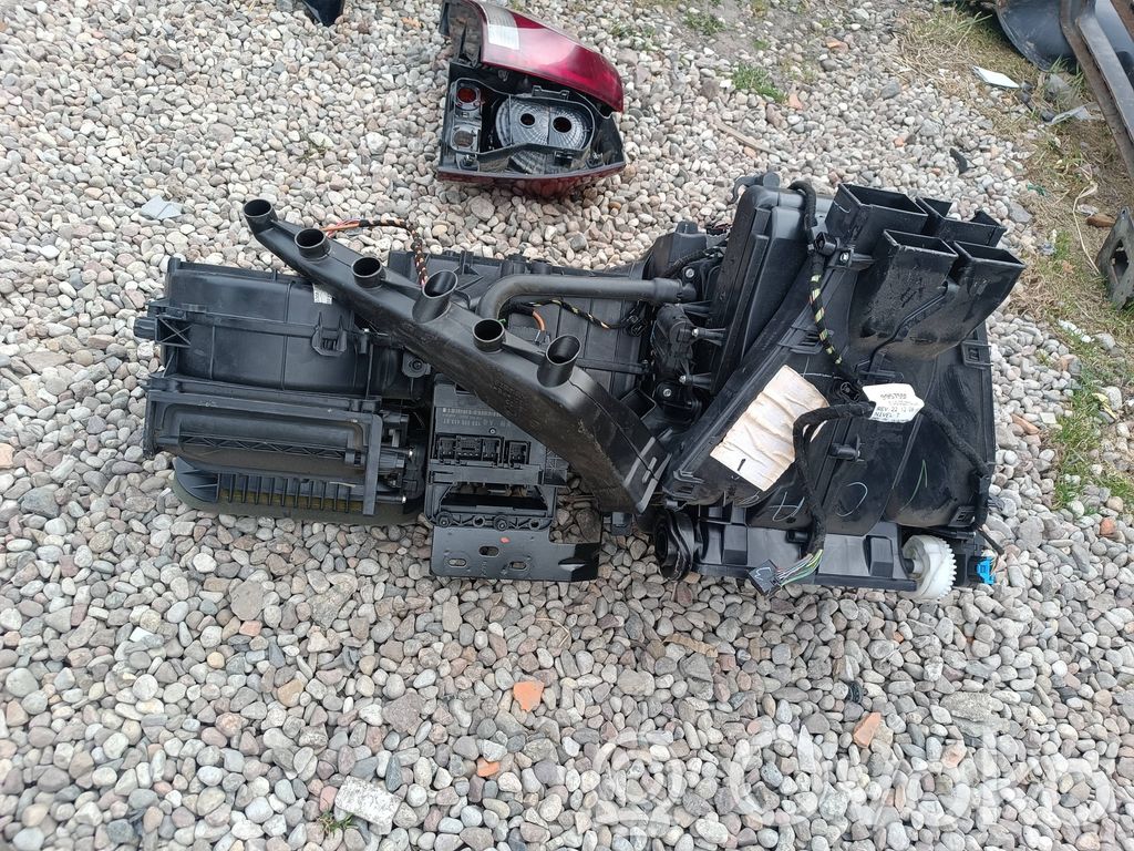 Volkswagen Golf V Obudowa nagrzewnicy 
