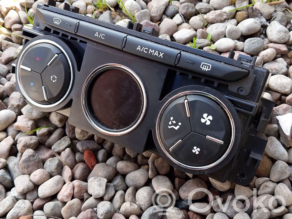 Climate control unit   5P4441100