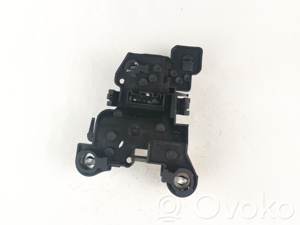 BMW 1 E82 E88 Tail light bulb cover holder 