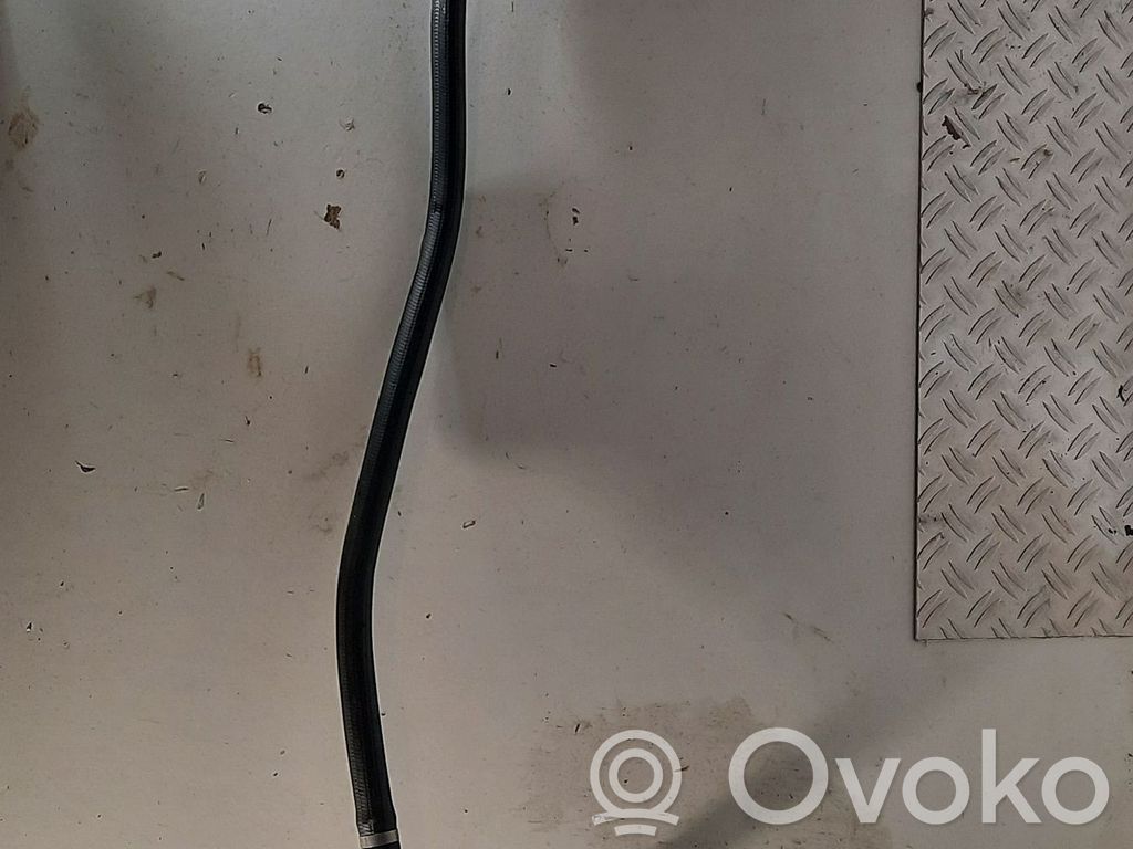 Engine coolant pipe/hose