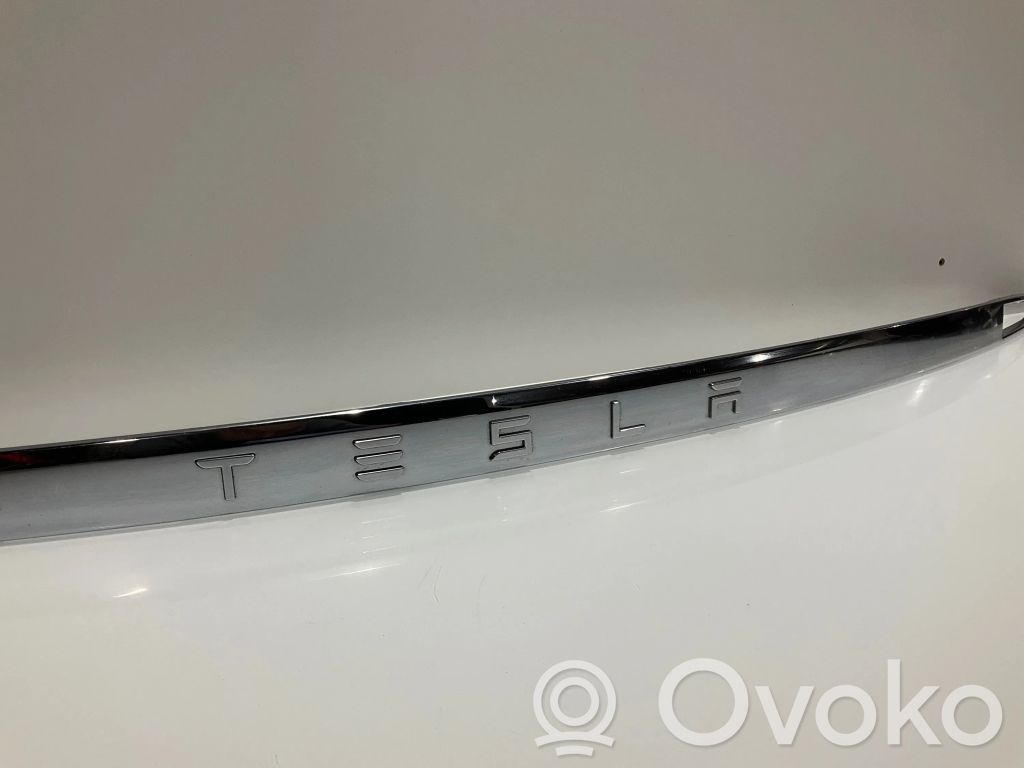 Tesla Model Y Tailgate trim 