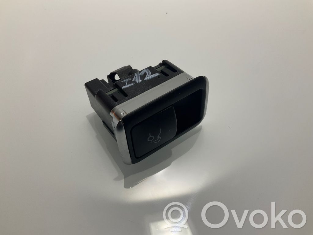 Mercedes-Benz E W212 Tailgate opening switch 
