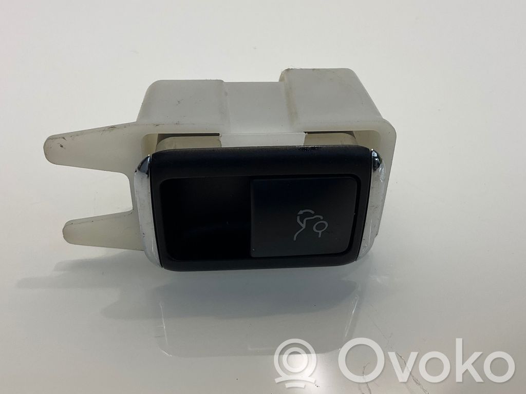 Mercedes-Benz E W212 Tailgate opening switch 