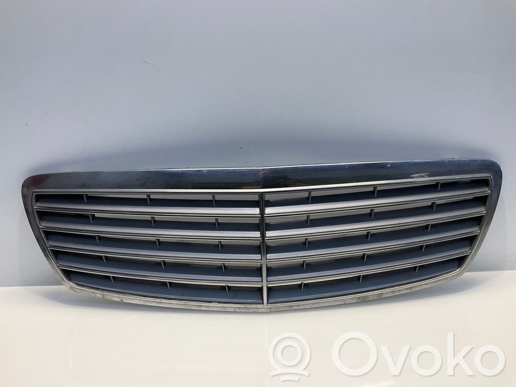 Mercedes-Benz E W211 Etusäleikkö 