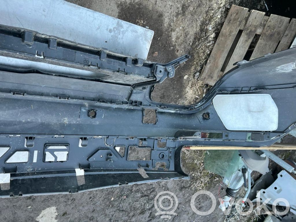 Porsche Cayenne (9Y0 9Y3) Moldura inferior del parachoques trasero 