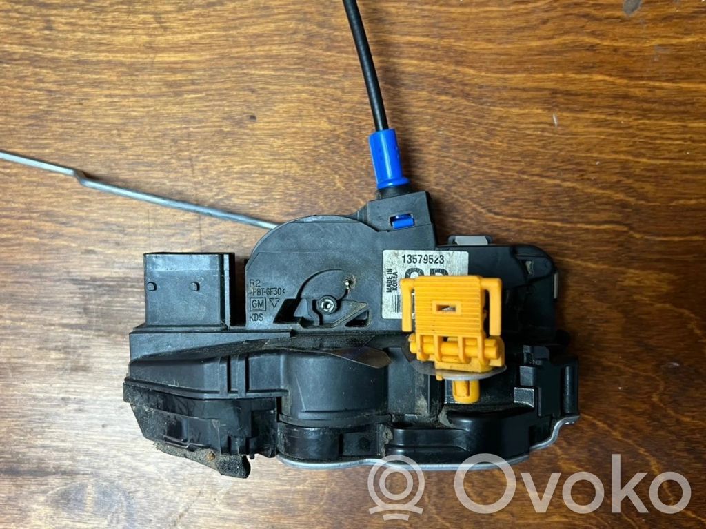 Opel Astra J Front door lock 