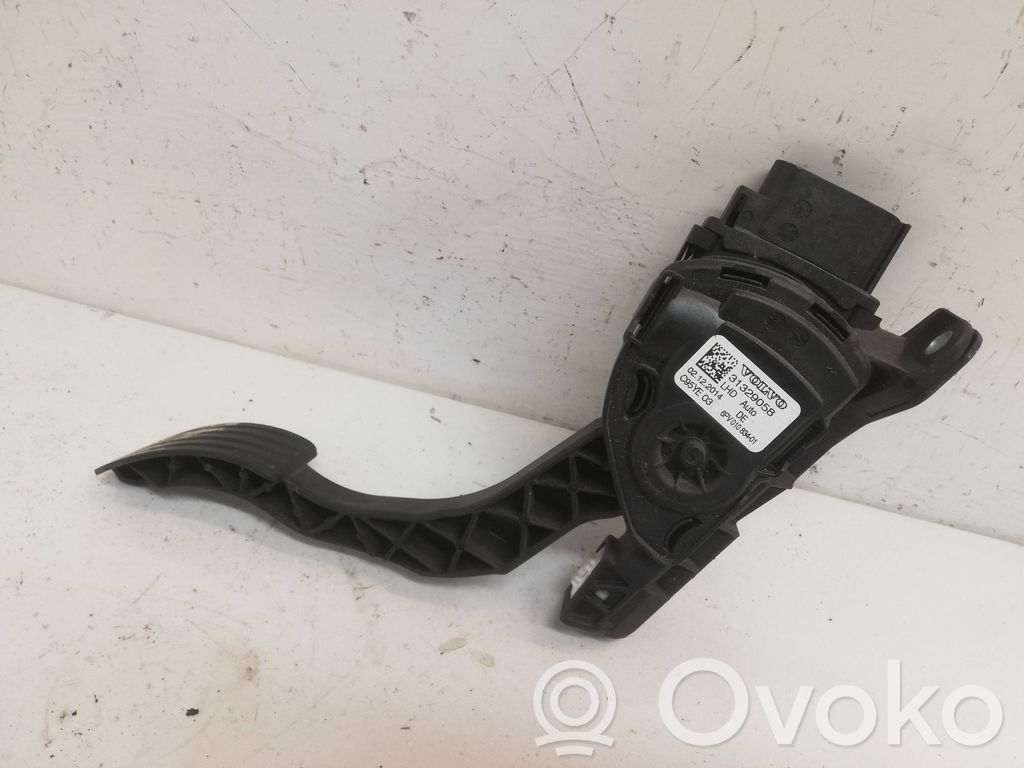 Volvo XC70 Pedał gazu / przyspieszenia 