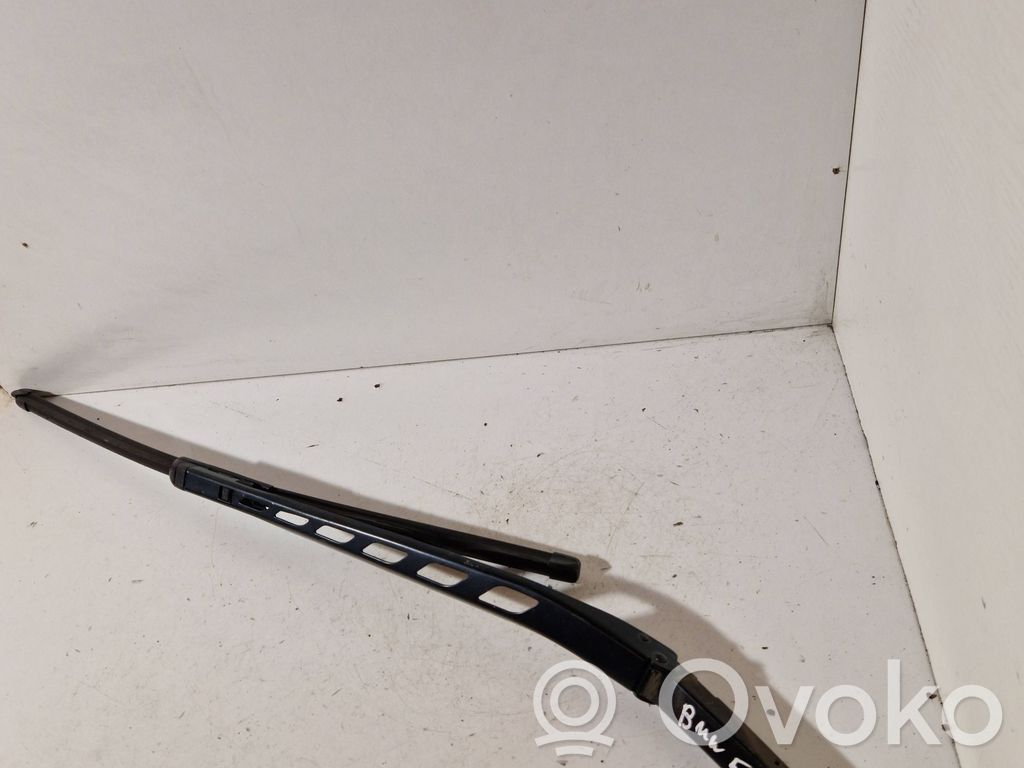 Front wiper blade arm
