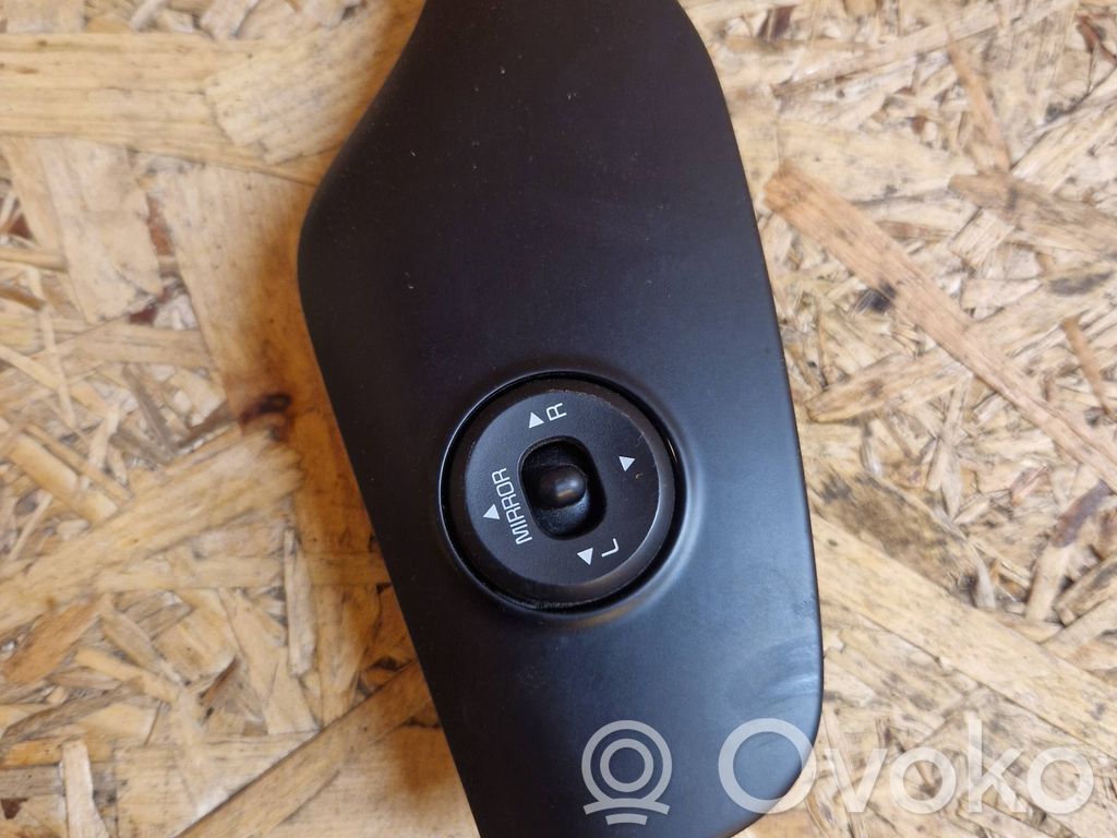 KIA Ceed Wing mirror switch 