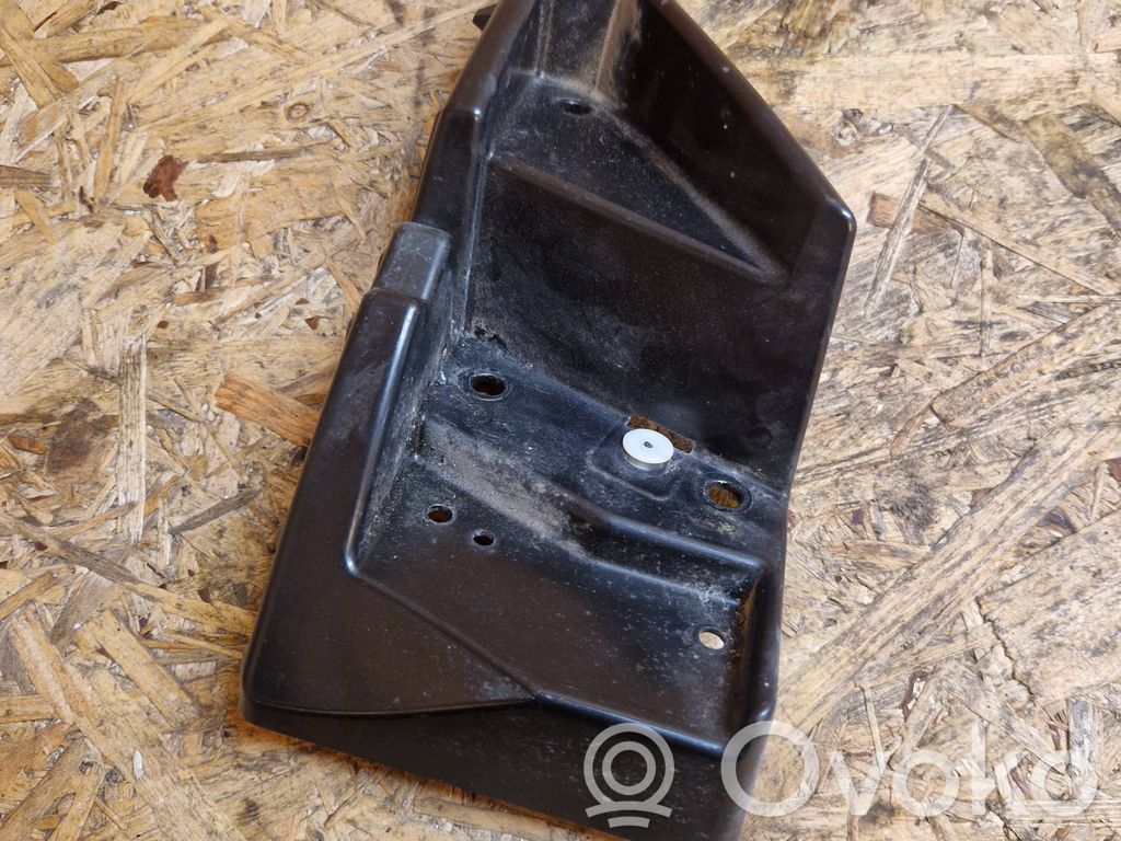 Rear bumper mounting bracket   EM2B17D948A,D2A3B