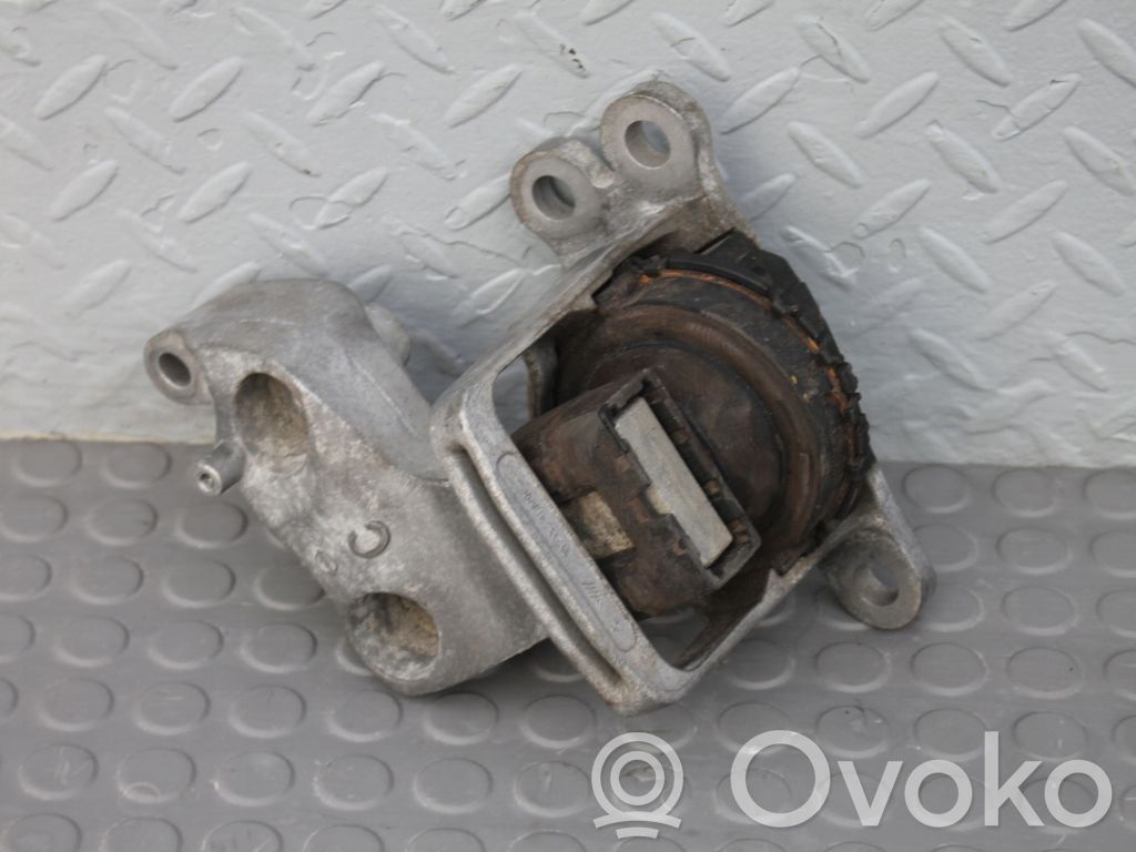 Nissan X-Trail T32 Engine mount bracket 