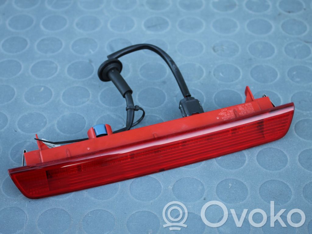 Nissan Qashqai Third/center stoplight 