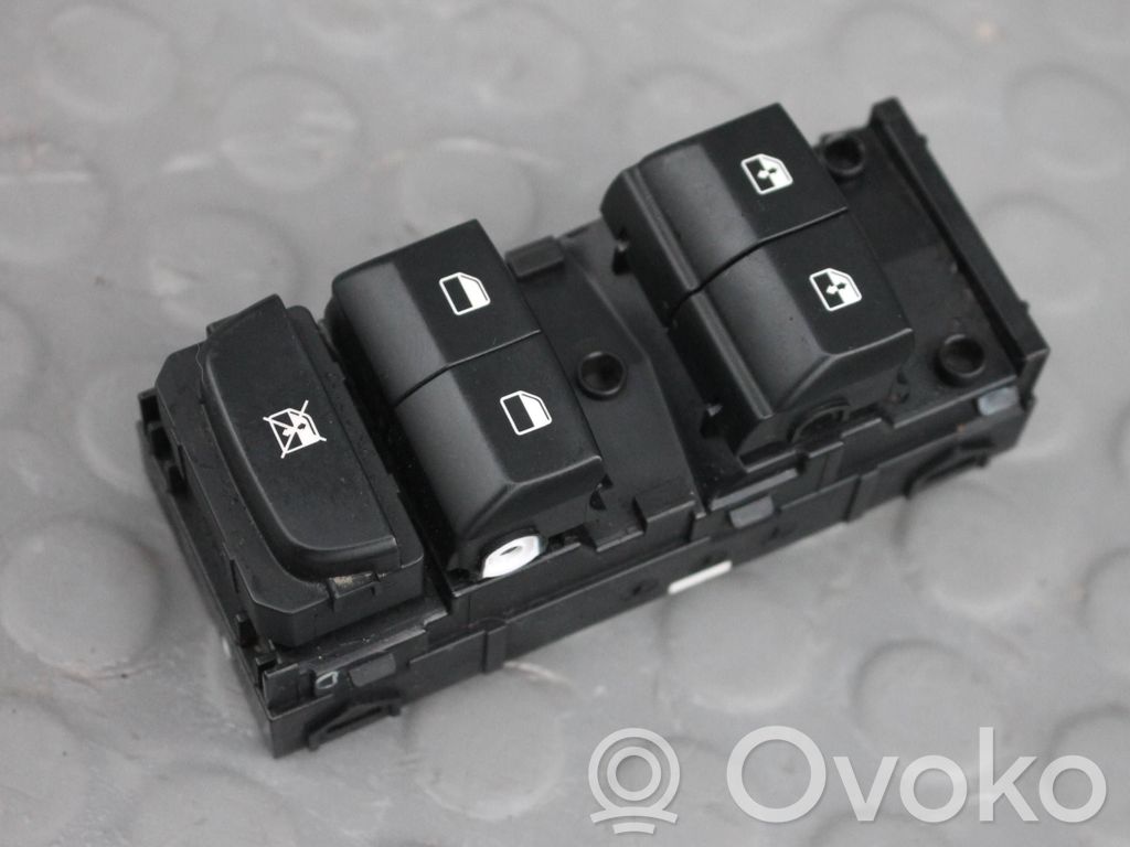 KIA Ceed Interruptor del elevalunas eléctrico 