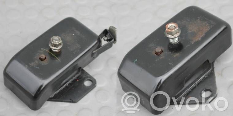 Mitsubishi L200 Engine mount vacuum valve 