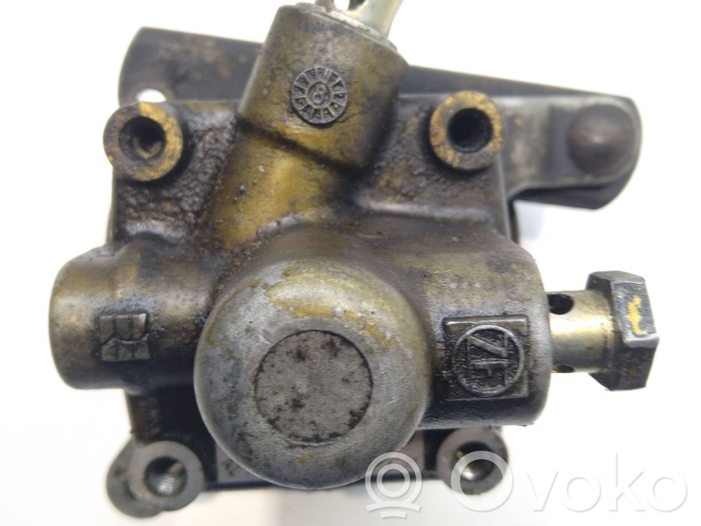 BMW 5 E34 Power steering pump 