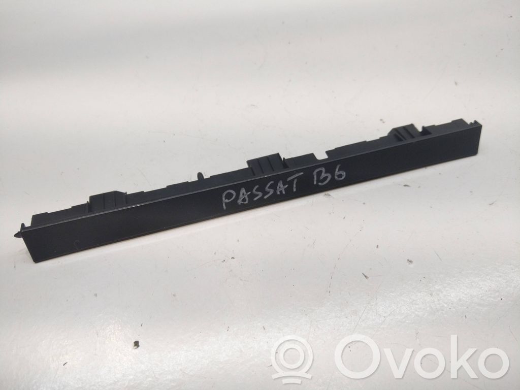 Volkswagen PASSAT B6 Ramka schowka deski rozdzielczej 